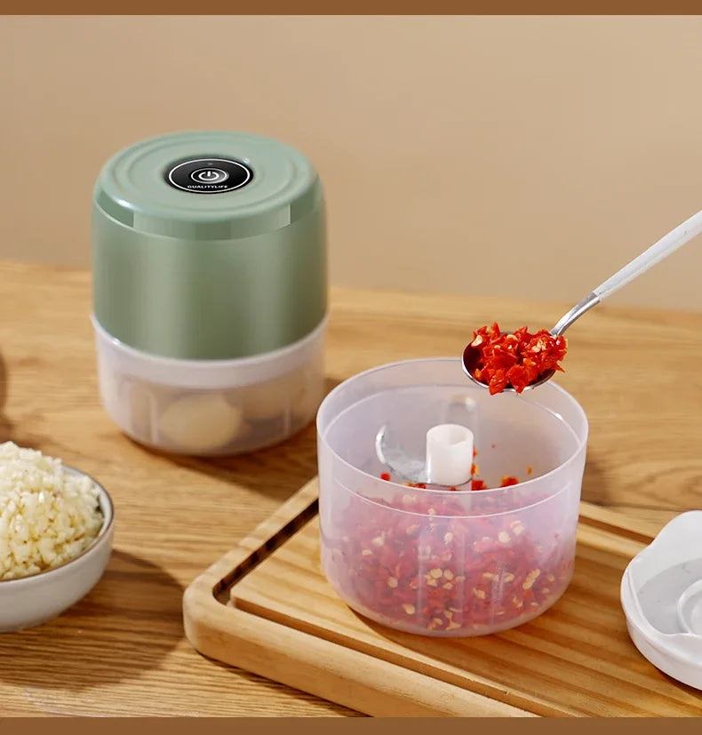 Hot Sale Mini Electric Garlic Chopper100ml Kitchen Tool Portable Cordless USB Charging Meat Grinder Food Onion Vegetable Chopper