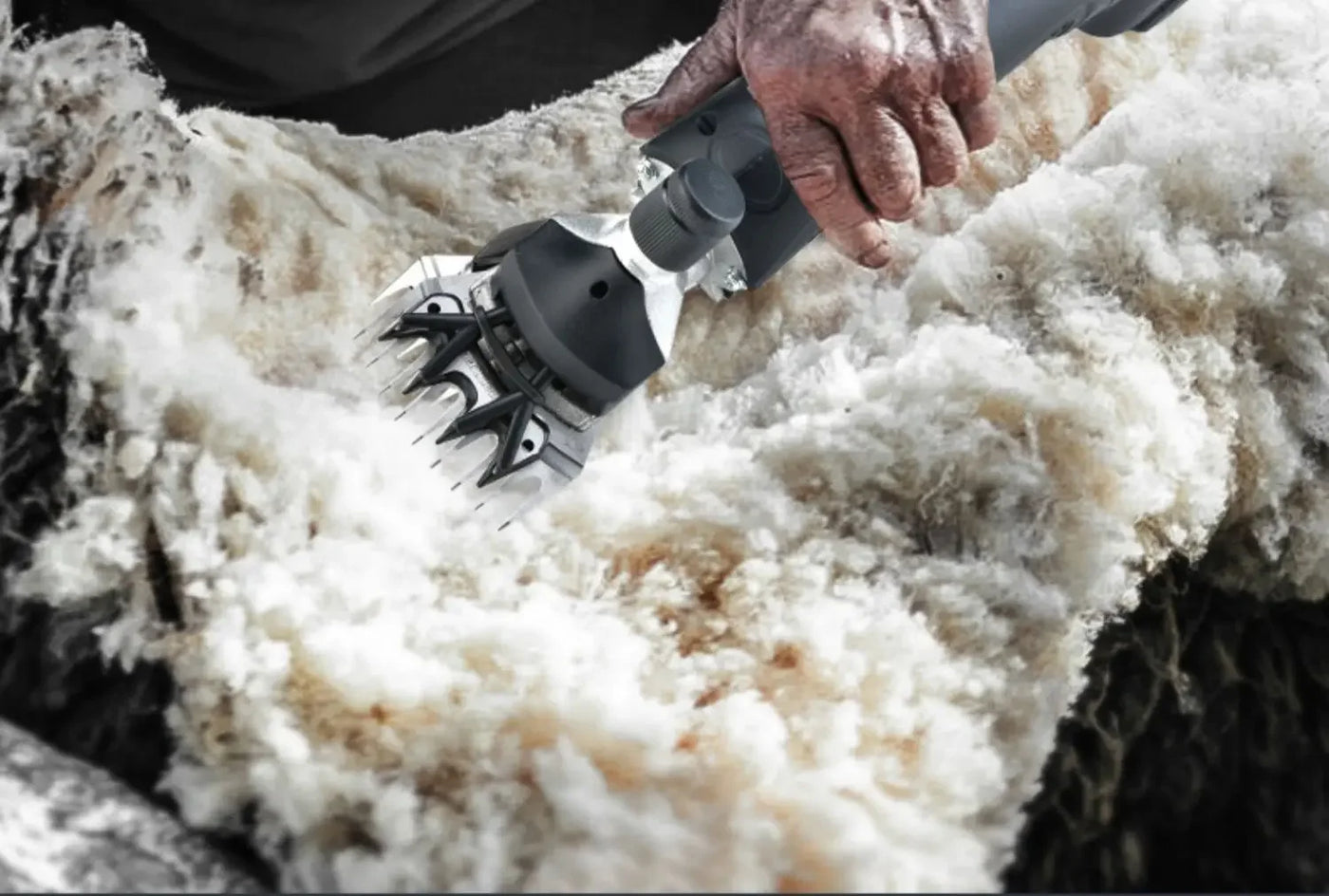 Wireless Electric Sheep Shears Lithium Battery Clipper with Charger for Shearing Sheep, Goats and Other Farm Animals